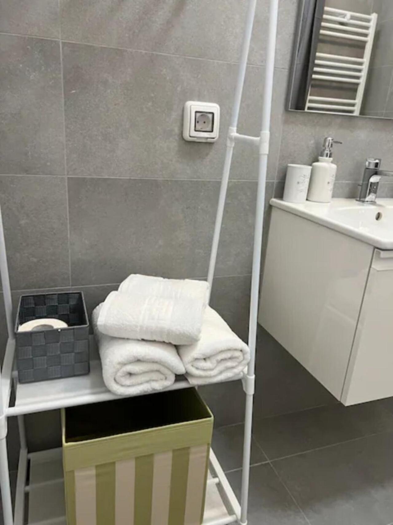 High-Rise Luxury Apartment With Free Parking Bucarest Exterior foto